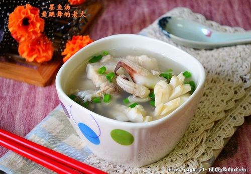 鲜美墨鱼汤