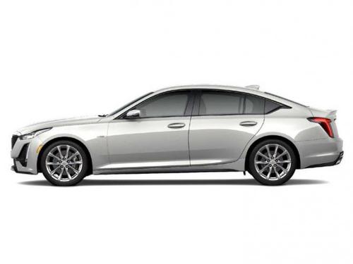 其中前脸采用依然采用了ct5运动版的样式,贯穿式的下方进气口搭配黑色