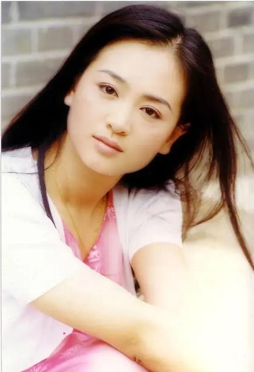 "碧游仙子"涓子曾为北电九大美女,巅峰期嫁人,如今保养得宜