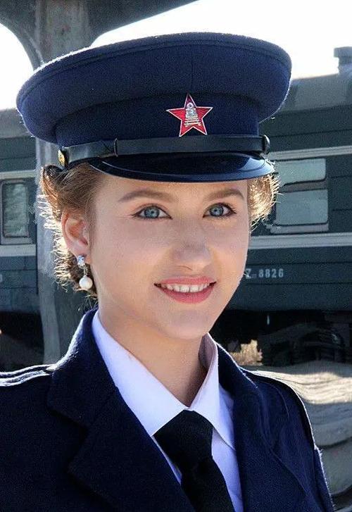 俄罗斯美女喜莲娜