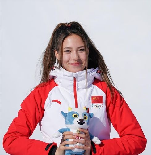 就是在这样的情况下,她昨天收获了自由式滑雪世锦赛u型场地的金牌