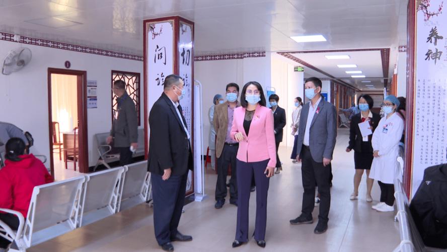 阳西县领导率队慰问艾滋病防治一线医护人员