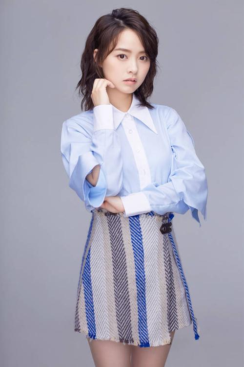 演员余心恬最新写真曝光 职业与甜美并存展现蜕变魅力