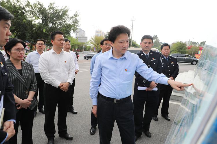 市委书记何录春到市公安局调研