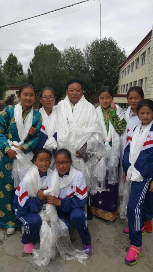 再见了,孩子们! 桑珠孜区第一中学2017届毕业典礼
