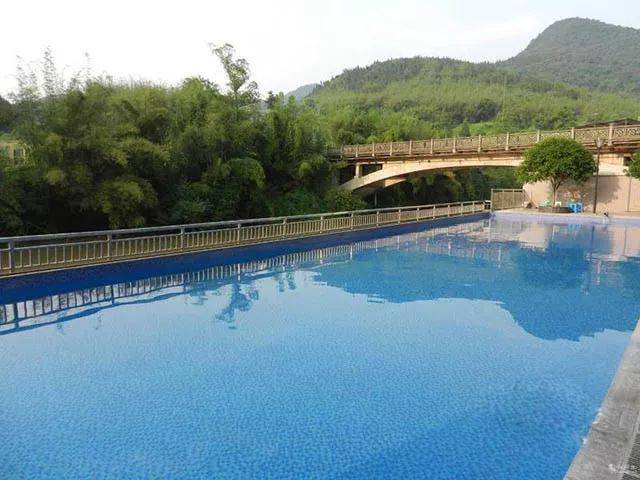 地址:重庆市巴南区南温泉公园内 电话:023-62841111 桥口坝水云间温泉