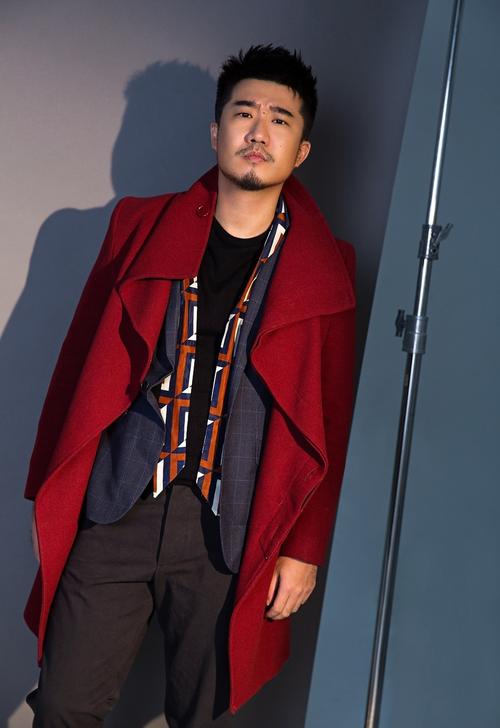 组图:刘名洋写真雅痞不羁 质感有型尽显英伦绅士范儿