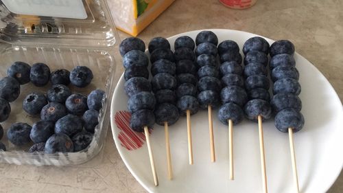 蓝莓冰冰糖糖～ 冰糖葫芦～ 春游秋游必备的做法图解1