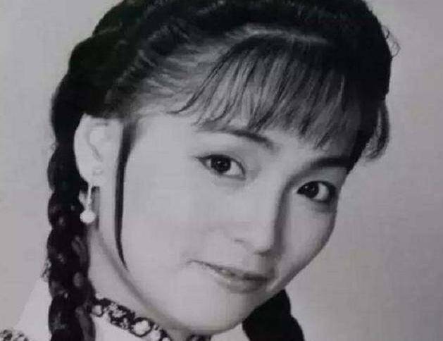 苑琼丹出道时曾被人批演技差,感情坎坷,却让玻璃大王一见钟情