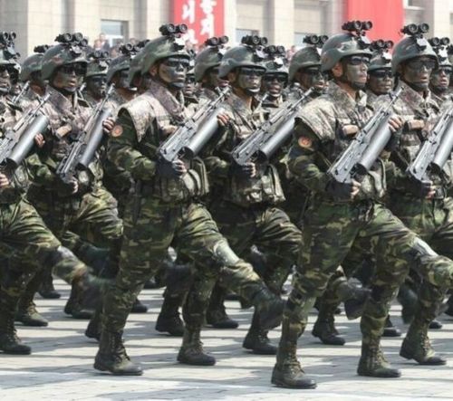 朝鲜特种兵亮相阅兵装备顶尖号称朝鲜"御林军"