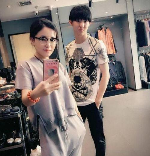 现实生活中的李大国,媳妇要比香秀漂亮,是赵本山最美徒弟!