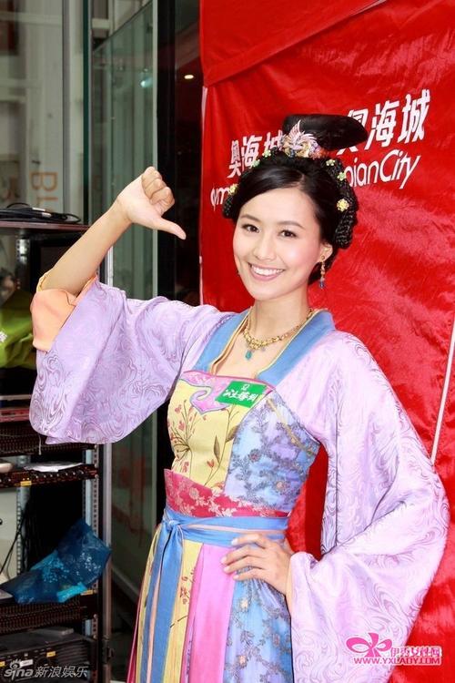 8月29日,tvb新剧《公主嫁得》举行开机发布会,陈豪,佘诗曼,陈法拉等