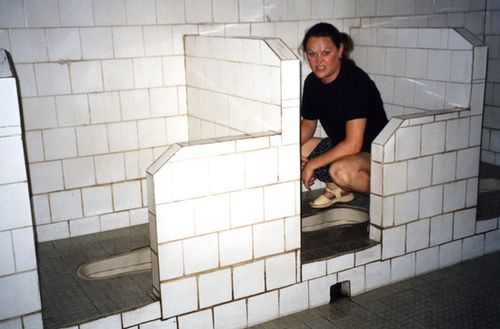 女生为何喜欢结伴上厕所?