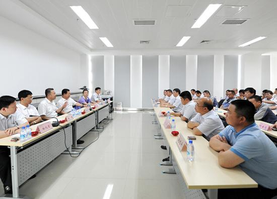 红云红河集团新疆卷烟厂召开会议宣布人事任免事宜(图