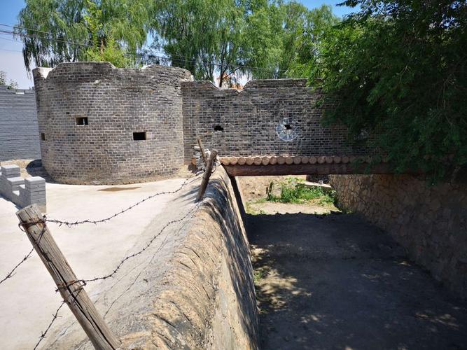 (七) 写美篇我们移步离纪念馆不远的隆化中学旧址.