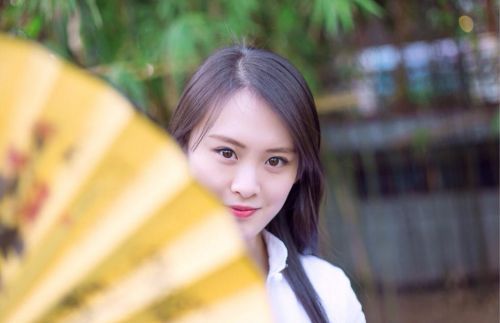 中音校花潘杭苇清新脱俗古典美 在校人气高