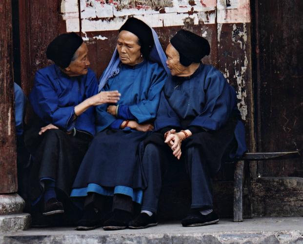 咱们来一起体会一下雄伟壮观的喀斯特地貌和生活在大山深处的少数民族