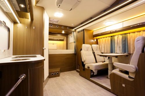 瑞弗v820双拓展c型房车,用旅行拓宽人生