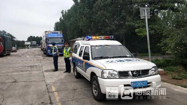 市交通运输综合行政执法支队查处服务区内违规上下客车辆