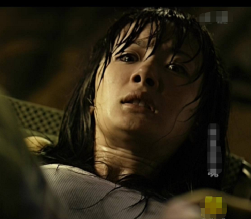 在《孤岛惊魂》里面,杨幂可以说牺牲很大.