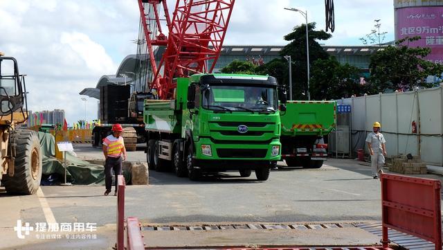 深圳某工地实探,揭秘比亚迪4轴电动渣土自卸车的运营状况
