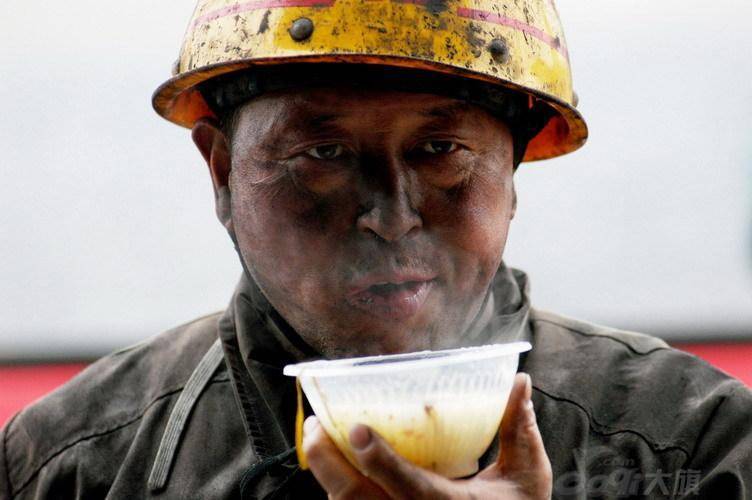 他们处于由农村人向城市人过渡的过程之中,同时兼有工人和农民的双重