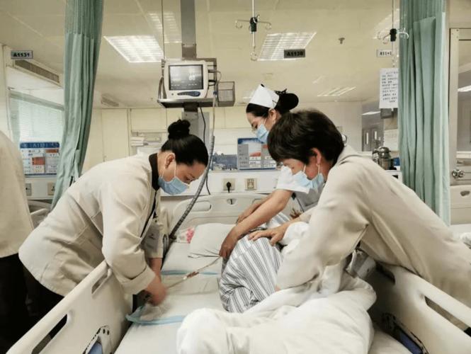 目前,医院采取相对固定陪护人员与机