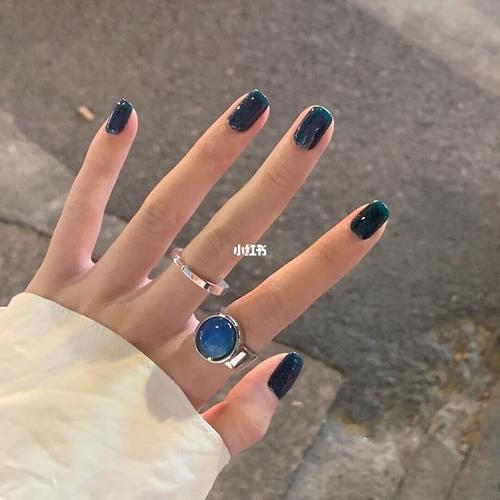 喆昔小左: 短指甲美甲系列96冬季必备无敌显白哦～ @小红书redesign