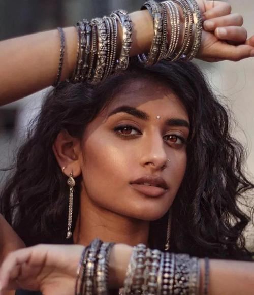 实拍印度高种姓美女和低种姓的美女居然差别如此之大