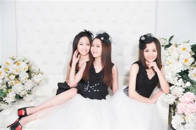 孪生三姐妹"冰雪飞"是新生代音乐组合.