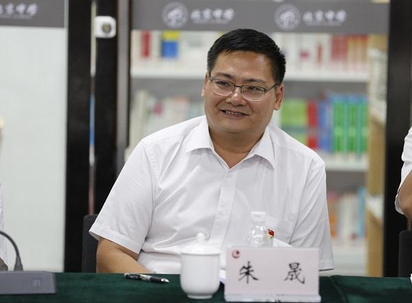当前位置: 首页>>部门动态     在第35个教师节到来之际,朝阳区委书记