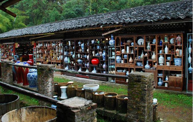 山海湖之恋— 黄山,庐山西海,婺源,景德镇,石钟山,鄱阳湖双飞六日游