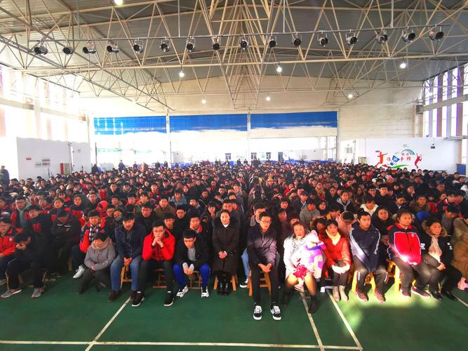 同心同行 共创辉煌——岚山一中2017级召开学期末家长会