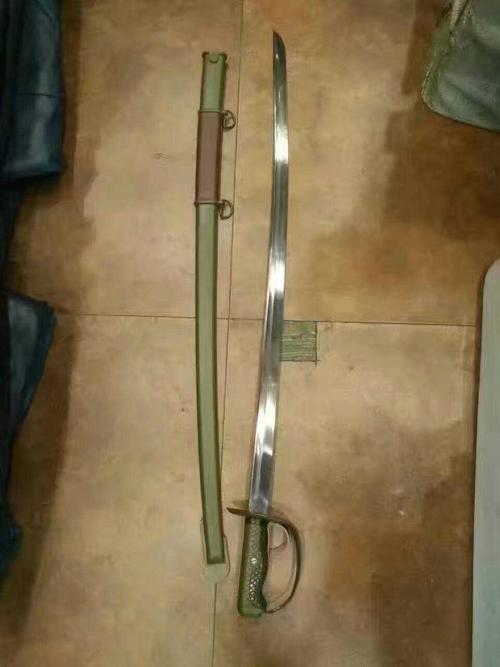 1. 65骑兵刀 65骑兵刀是我军唯一列装的制式军刀.