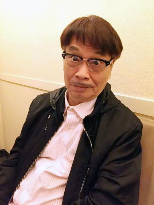 吴孟达病情危重,止痛药不起作用被送进icu,亲友赶往医院送别