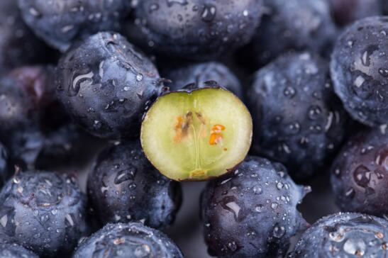 蓝莓的皮可以吃吗清洗干净之后可以吃还能改善视力