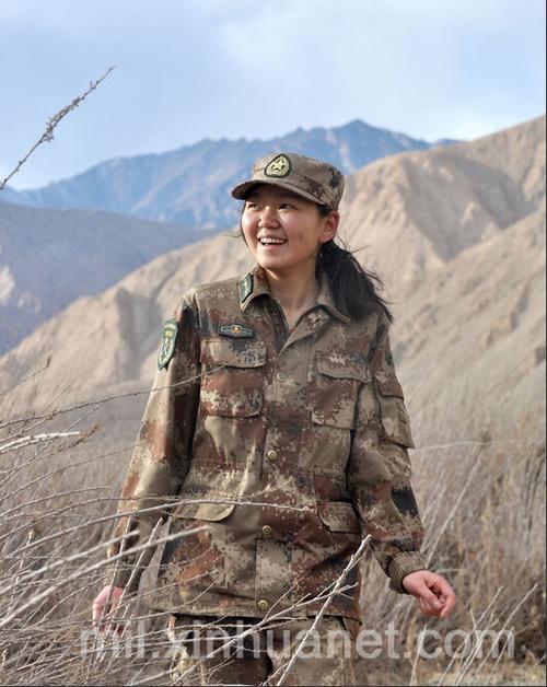 军旅摄影家向文军作品赏析:高原仨女兵