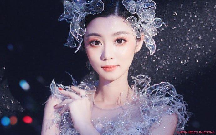 【星报】王牌对王牌费费是谁 王牌女郎真名费沁雯个人