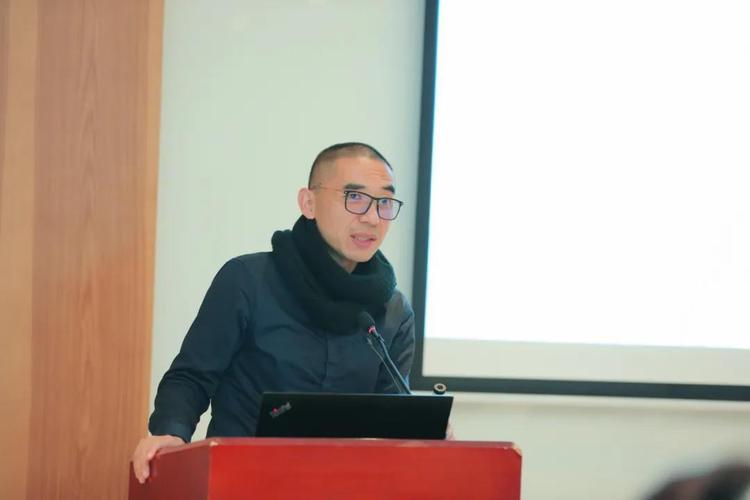 清华大学建筑学院院长,清华大学建筑设计研究院副总建筑师张利