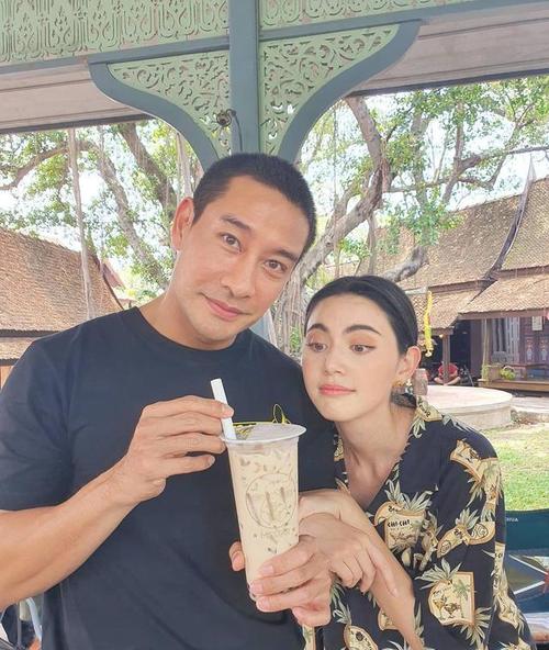 童年男神泰星pong不幸被确诊,bella隔离结束为weir甜蜜庆生