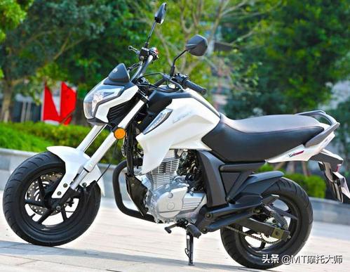 要说的这款车是国产摩托车力帆所研发的一款mini车型,力帆kpmini150