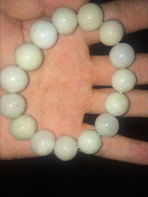 求解这是什么石头手串?什么类型的石头?价值呢?