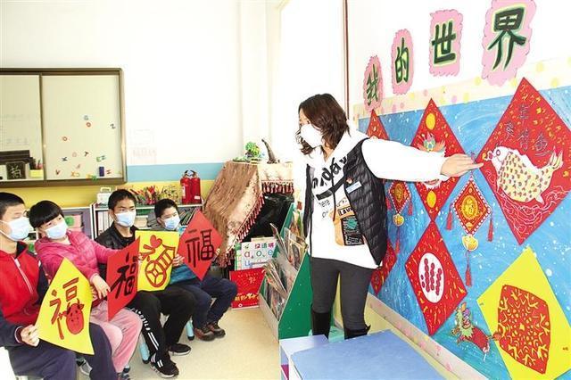 兰州市儿童福利院举办"我画年画"送福活动