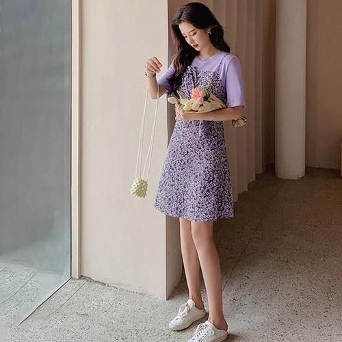 经典百搭的小白鞋也可以用来搭配碎花裙哦,毕竟小白鞋自带简约清纯感