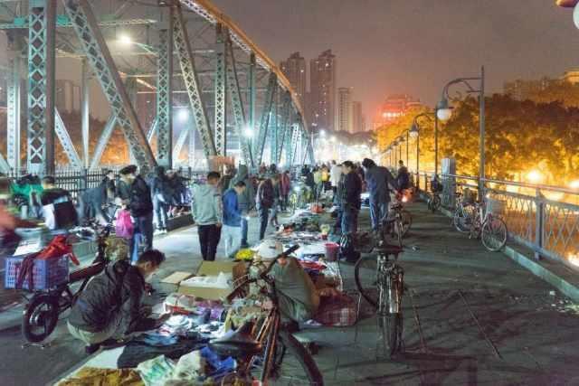 广州城鲜为人知的"鬼市",夜里3点钟刚出摊,但天亮必须