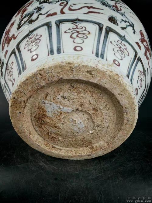 藏品尺寸/规格:大明洪武,青花釉里红龙罐,高30cm,口径宽22cm,底足宽