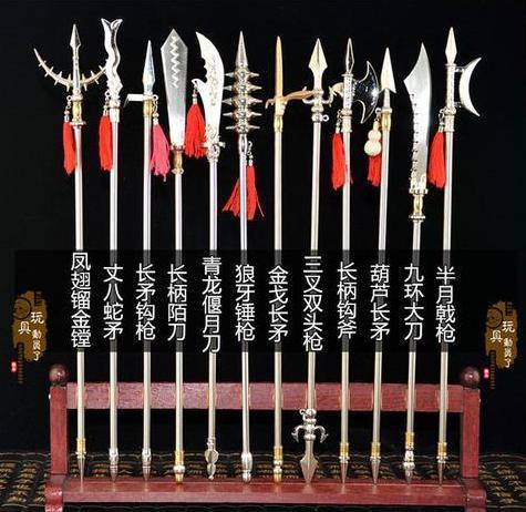 关羽的青龙偃月刀重达82斤,吕布手持方天画戟,达到95斤.