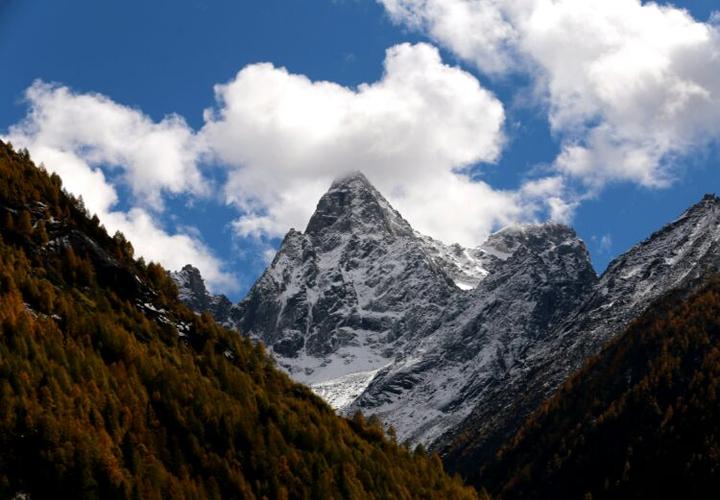 美丽的康定溜溜的城