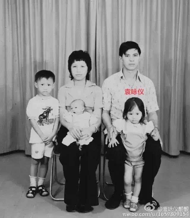 袁咏仪~~~1971年9月出生于香港,小时候长得挺水灵的.