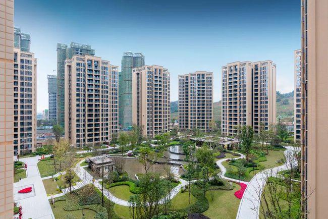 白沙翡翠城现场实景图 从单纯的交付房子,到交付后的品位生活,这条路